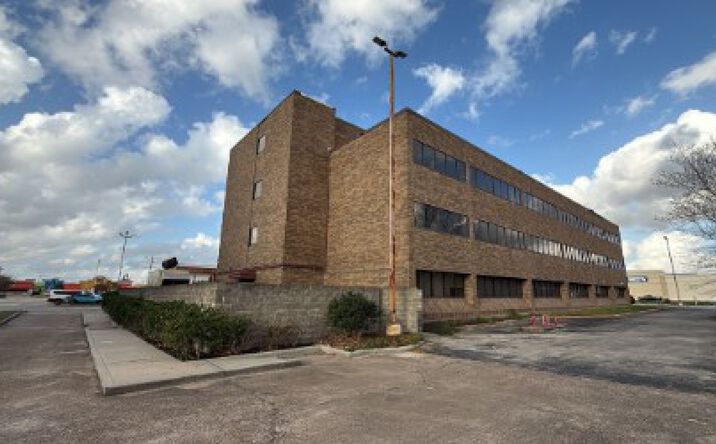 Pictures of Office property located at 908 Southmore Ave, Pasadena, TX 77502 for sales - image #1