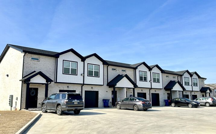 Pictures of Multifamily property located at 1170 Meadowhill Ln, Clarksville, TN 37043 for sales - image #1