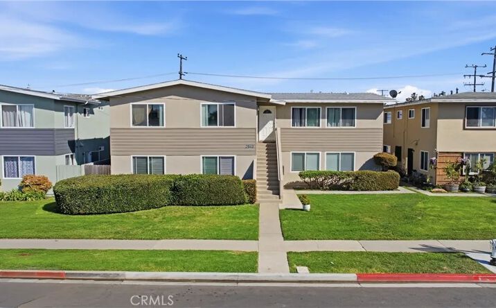 Pictures of Multifamily property located at 2940 Peppertree, Costa Mesa, CA 92626 for sales - image #1