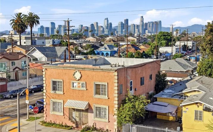Pictures of Multifamily property located at 901 E 33rd, Los Angeles, CA 90011 for sales - image #1