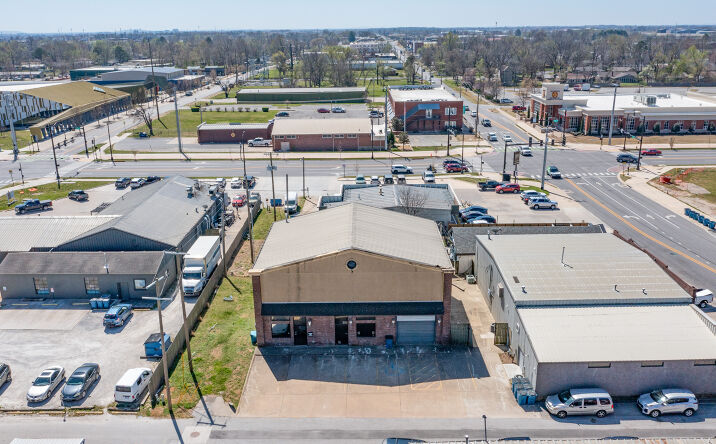Pictures of Industrial, Office, Retail property located at 107 SW 7th St, Bentonville, AR 72712 for sales - image #1