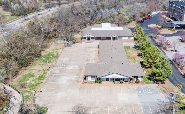 Pictures of Office, Retail property located at 2003 SE Walton Blvd, Bentonville, AR 72712 for sales - image #1