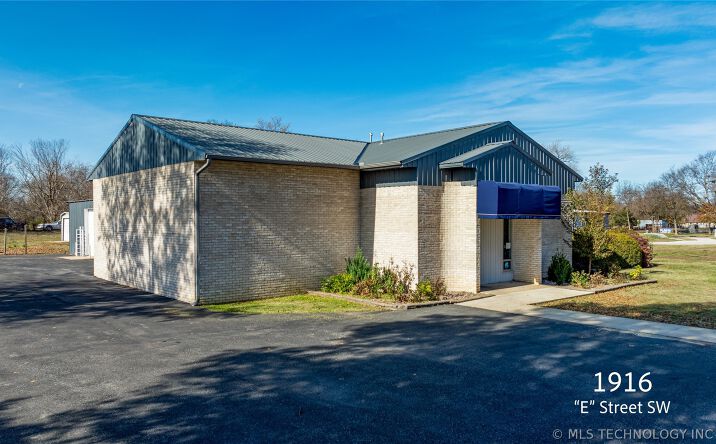 Pictures of Business for Sale, Office property located at 1916 E Southwest Street, Miami, OK 74354 for sales - image #1