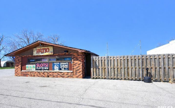 Pictures of Retail property located at 1585 MONMOUTH Boulevard, Galesburg, IL 61401 for sales - image #1