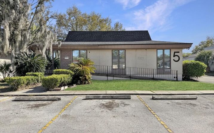 Pictures of Office, Business for Sale property located at 4131 UNIVERSITY Boulevard S 5, Jacksonville, FL 32216 for sales - image #1