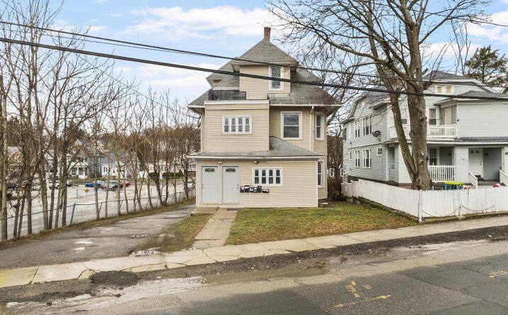 Pictures of Multifamily property located at 133 Southmayd Rd, Waterbury, CT 06705 for sales - image #1
