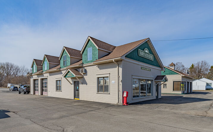 Pictures of Retail property located at 4577 Lake Rd S, Brockport, NY 14420 for sales - image #1