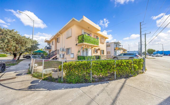 Pictures of Multifamily property located at 955 W 23rd St, Hialeah, FL 33010 for sales - image #1