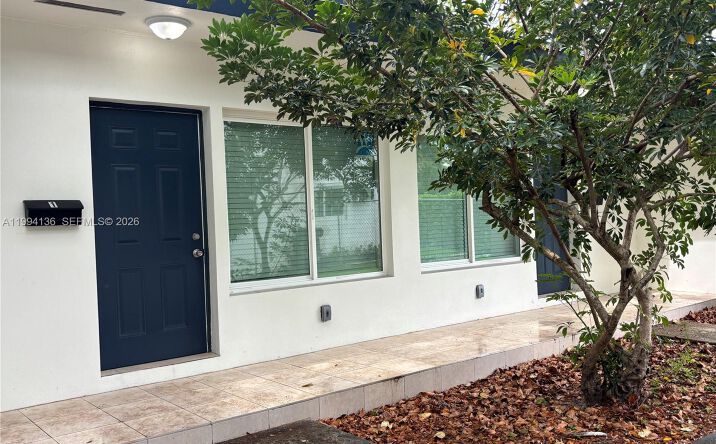 Pictures of Multifamily property located at 2071 NE 169th St, North Miami Beach, FL 33162 for sales - image #1