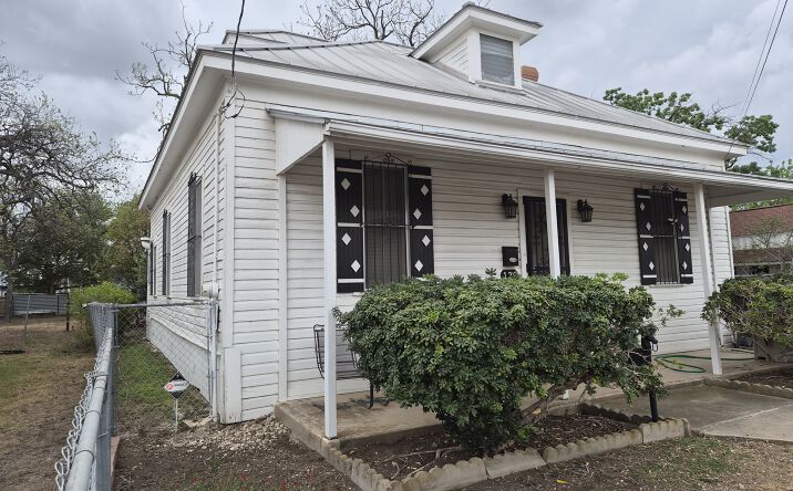 Pictures of Land property located at 122-126-138 Lone Star, San Antonio, TX 78204 for sales - image #1