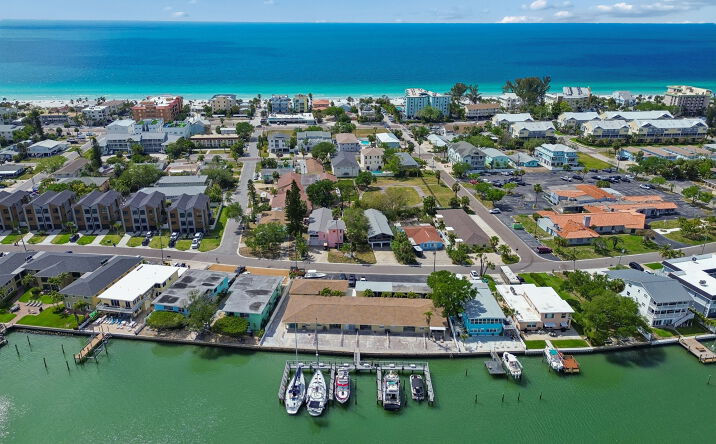 Pictures of Hospitality, Multifamily property located at 2307 Bay Blvd, Indian Rocks Beach, FL 33785 for sales - image #1