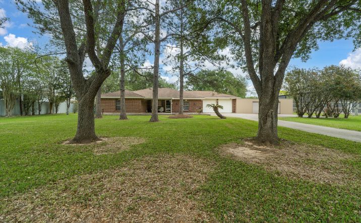 Pictures of Land, Mixed Use, Office, Retail property located at 2311 Anders Ln, Kemah, TX 77565 for sales - image #1