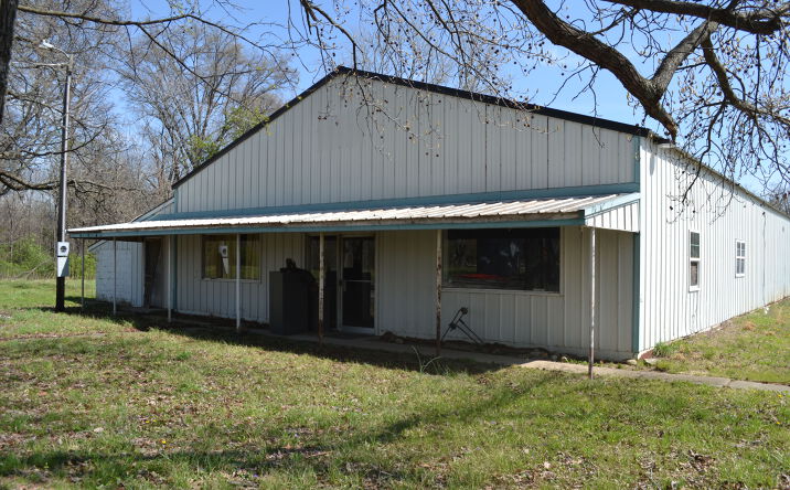 Pictures of Industrial, Land, Office property located at 1913 Shady Ln, Fairfield, IL 62837 for sales - image #1