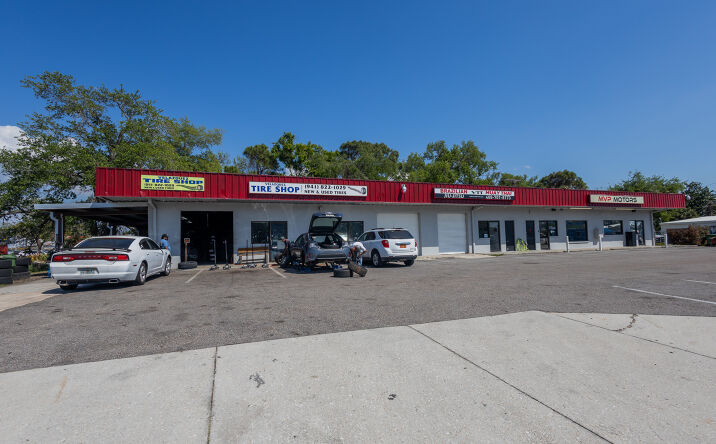 Pictures of Industrial property located at 1900 N Washington Blvd, Sarasota, FL 34234, 1860 N Washington Blvd, Sarasota, FL 34234 for sales - image #1