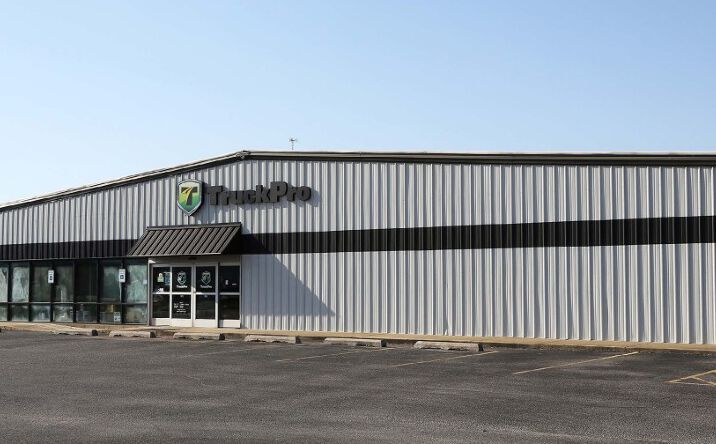 Pictures of Industrial, Retail property located at 3762 US-82, Leland, MS 38756 for sales - image #1