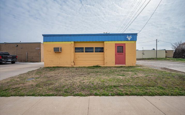 Pictures of Mixed Use, Office, Retail property located at 2216 SW 14th St, Oklahoma City, OK 73108 for sales - image #1