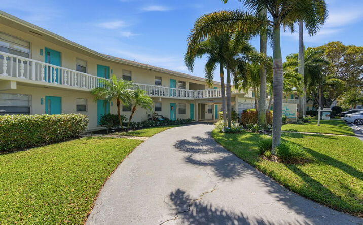 Pictures of Multifamily property located at 640 SE 2nd Ave, Boynton Beach, FL 33435 for sales - image #1