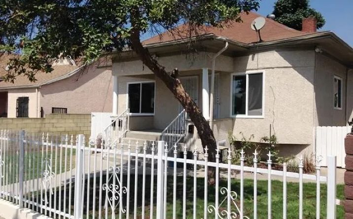 Pictures of Multifamily property located at 1519 W 29th, Los Angeles, CA 90007 for sales - image #1