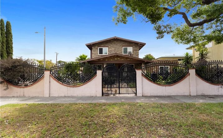 Pictures of Multifamily property located at 603 S Orange, Santa Ana, CA 92701 for sales - image #1