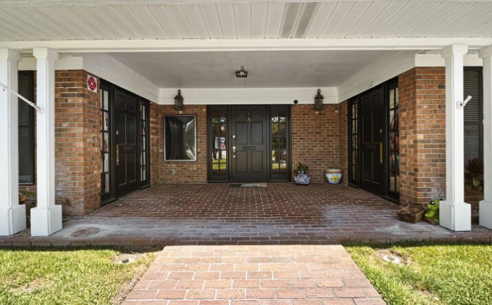 Pictures of Mixed Use, Office property located at 1700 Dr M.L.K. Jr St N, St. Petersburg, FL 33704 for sales - image #1