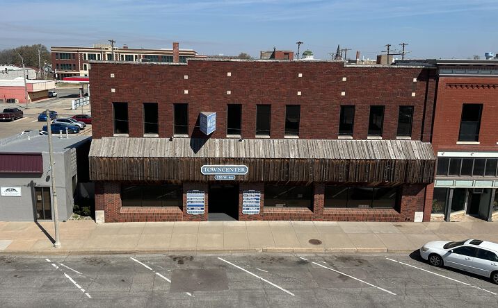 Pictures of Office property located at 120 W 6th St, Newton, KS 67114 for sales - image #1