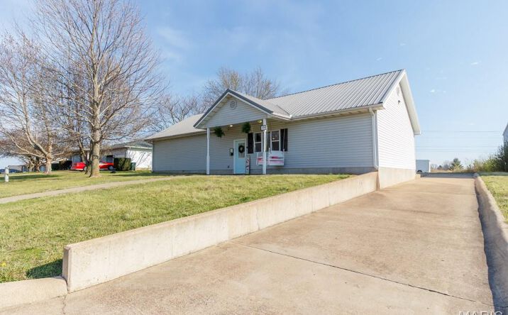 Pictures of Retail, Mixed Use property located at 144 Bonnie Dr, Lebanon, MO 65536 for sales - image #1