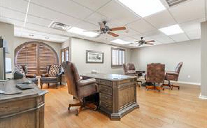 Pictures of Office property located at 1230 Frisco Ave, Clinton, OK 73601 for sales - image #1
