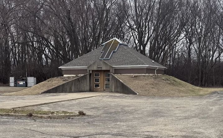 Pictures of Office property located at 1680 Huebbe, Beloit, WI 53511 for sales - image #1