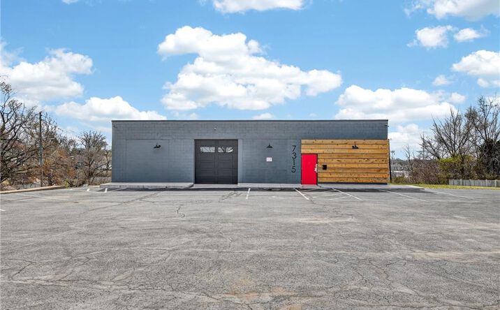 Pictures of Industrial, Office property located at 7315 Sni A Bar Road, Kansas City, MO 64129 for sales - image #1