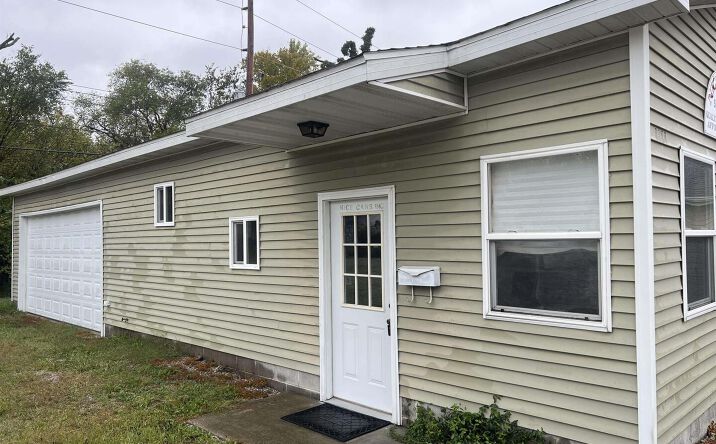 Pictures of Office property located at 1101 W MAIN Street, Salem, IL 62881 for sales - image #1
