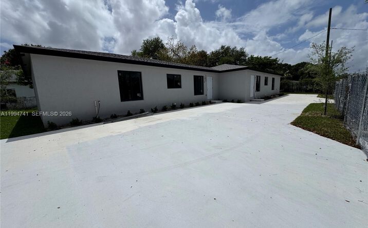 Pictures of Multifamily property located at 1112 NW 81st St, Miami, FL 33150 for sales - image #1