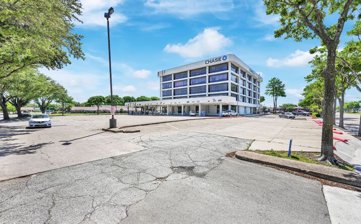 Pictures of Office property located at 1600 E Pioneer Pkwy, Arlington, TX 76010 for sales - image #1