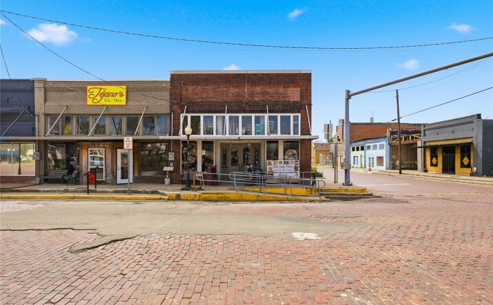 Pictures of Retail property located at 10 S. Side Square, Cooper, TX 75432 for sales - image #1