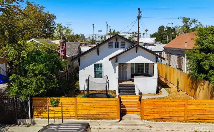 Pictures of Multifamily property located at 1471 E 41st, Los Angeles, CA 90011 for sales - image #1