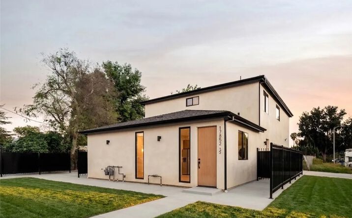 Pictures of Multifamily property located at 17852 Saticoy Street, Reseda, CA 91335 for sales - image #1