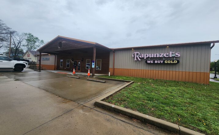 Pictures of Mixed Use property located at 109 W Poplar Street, Harrisburg, IL 62946 for sales - image #1