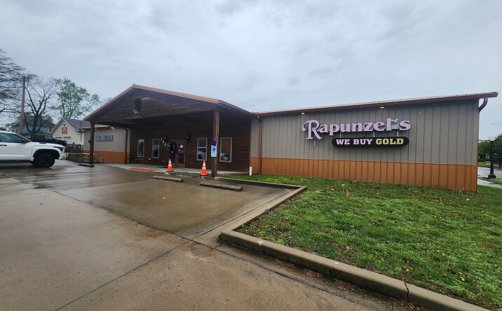 Pictures of Retail property located at 109 W Poplar Street, Harrisburg, IL 62946 for sales - image #1