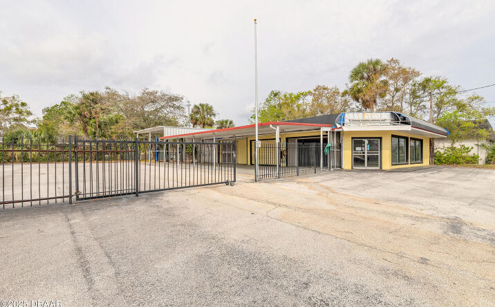 Pictures of Retail property located at 82 N Yonge Street, Ormond Beach, FL 32174 for sales - image #1