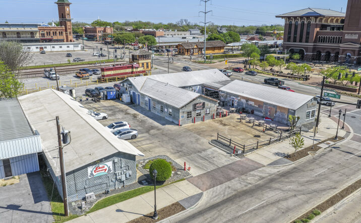 Pictures of Hospitality, Retail property located at 814 S Main St, Grapevine, TX 76051, 816 S Main St, Grapevine, TX 76051, 818 S Main St, Grapevine, TX 76051 for sales - image #1