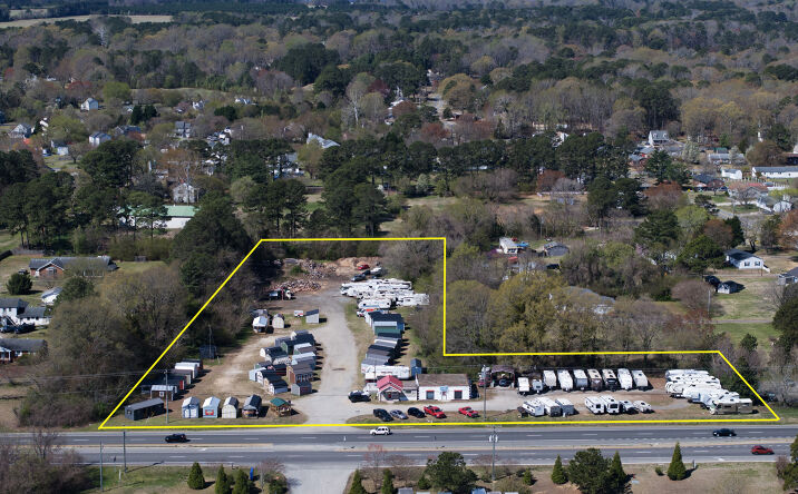 Pictures of Retail property located at 3736 S George Washington Mem Hwy, Gloucester Point, VA 23072 for sales - image #1