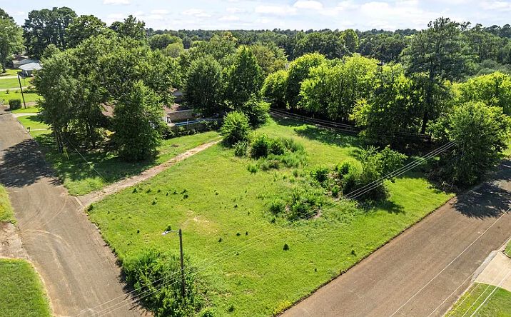 Pictures of Land property located at 401 Dawn St, Longview, TX 75604 for sales - image #1