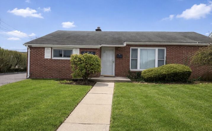 Pictures of Business for Sale, Office property located at 4169 Iris Place, Oyster Bay, NY 11714 for sales - image #1