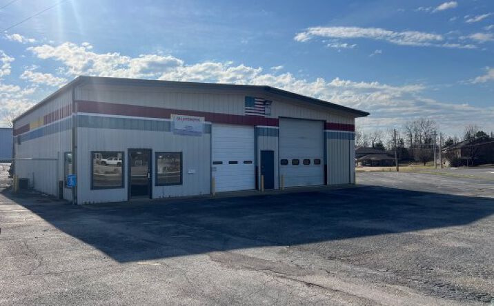 Pictures of Office, Retail property located at 309 & 313 W Flier Dr, Pacific, MO 63069 for sales - image #1