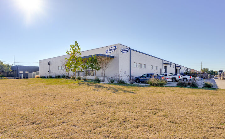 Pictures of Industrial property located at 8821 Directors Row, Dallas, TX 75247 for sales - image #1