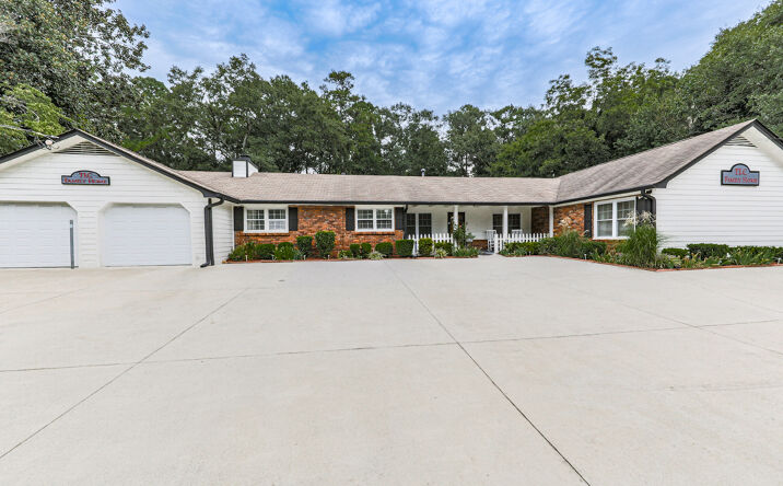 Pictures of Senior Living property located at 3605 Shallowford Rd, Marietta, GA 30062 for sales - image #1