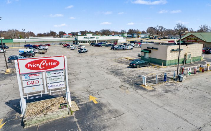 Pictures of Retail property located at 1405 E Ohio St, Clinton, MO 64735 for sales - image #1