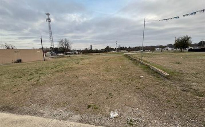 Pictures of Land property located at 305 E First Street E, Lumberton, NC 28358 for sales - image #1