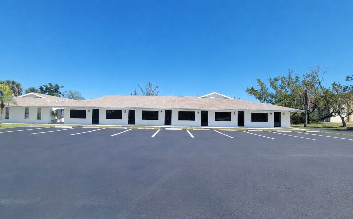 Pictures of Office property located at 16956 McGregor Blvd, Fort Myers, FL 33908 for sales - image #1