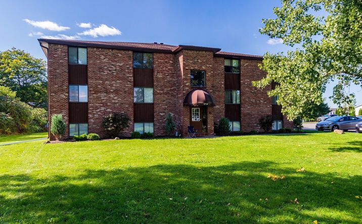 Pictures of Multifamily property located at 5724 Glendale Dr, Lockport, NY 14094 for sales - image #1