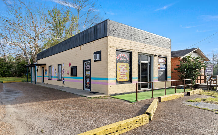 Pictures of Hospitality, Office, Retail, Special Purpose property located at 201 E Bluff St, Woodville, TX 75979 for sales - image #1
